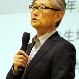講演する堤監督