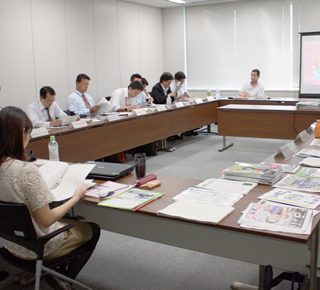 観光庁で開かれた第1回会合の様子