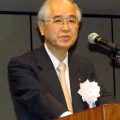 就任あいさつする山口会長