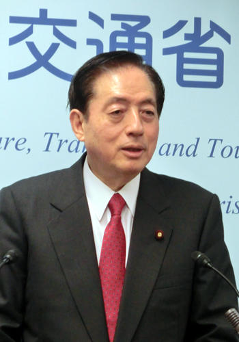 観光の重要性を語る太田国交相＝12月28日