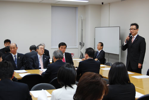 旅館3団体会長も出席した設立総会（右端が川内会長）