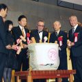 鏡割りには首相夫妻も