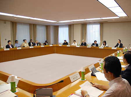 有識者らで構成する観光実務に関するWG(8日の会合)