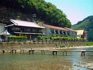亀屋旅館全景