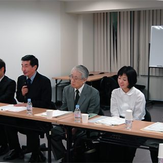 旅行会社OBや大学教授、女性デザイナーらが選ばれた(9月、都内で)
