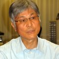 会見する本保総観審