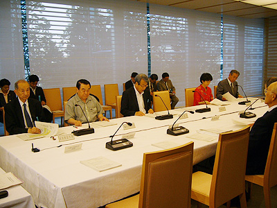 地域重視の提言をまとめた戦略会議