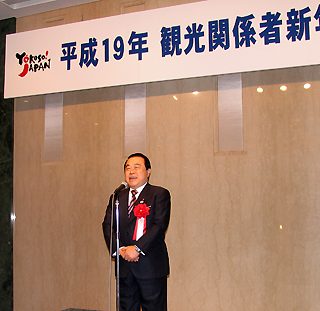 訪日外客数の増加に強気の姿勢を示す冬柴国交相