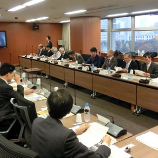 観光カリスマ11人と観光庁幹部が懇談