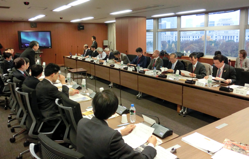 観光カリスマ11人と観光庁幹部が懇談