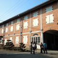 レンガ造りが美しい富岡製糸場の東置繭所