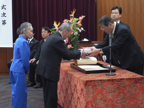旅館業経営者の代表として登壇した小園氏