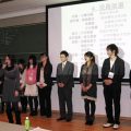 決意表明する新代表の小幡さんら
