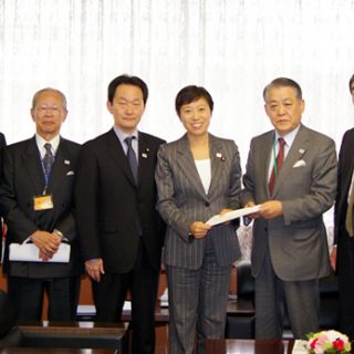 提出の様子