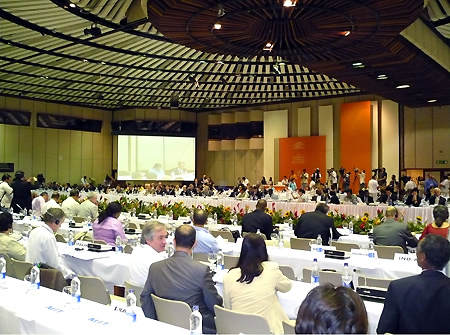 総会には世界から1000人を超える関係者が集まった(全体会議)
