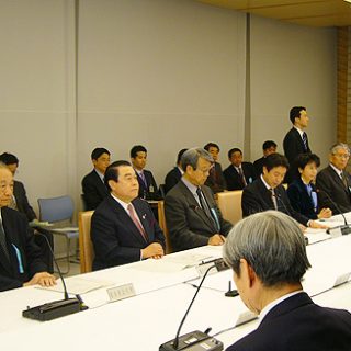 官邸で約1年ぶりに開かれた観光立国推進戦略会議(12月21日)