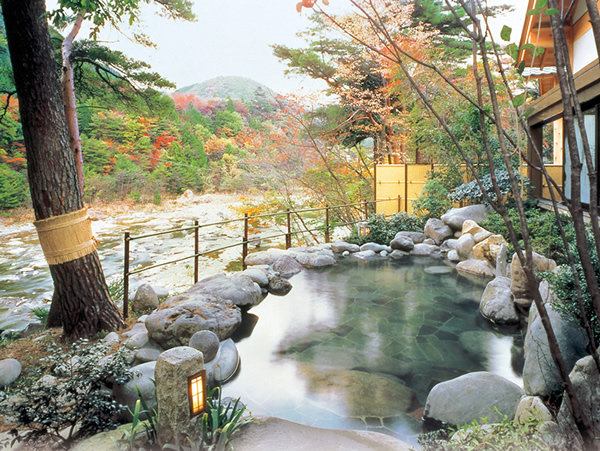 鬼怒川畔の露天風呂
