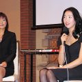 女優のパク・ジョンスクさん（右）も登場
